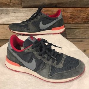 Nike internationalist sneakers